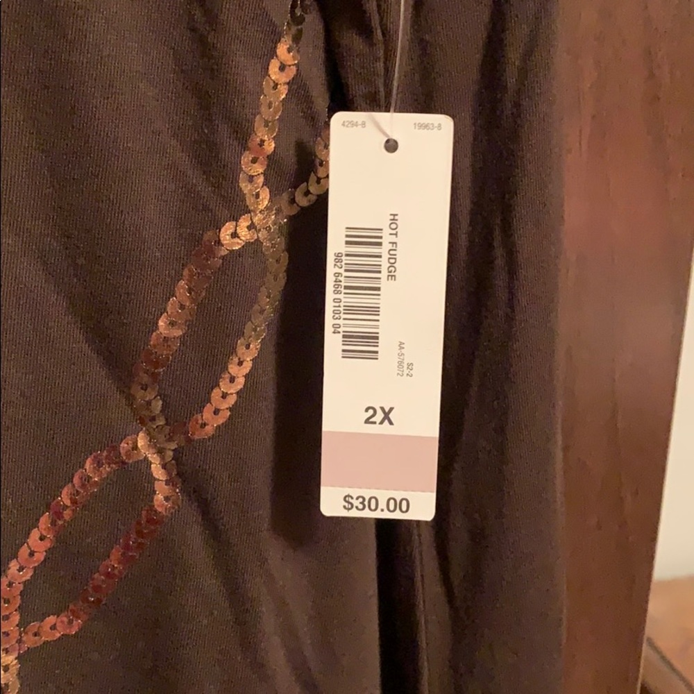 Ladies top. - Picture 3 of 3